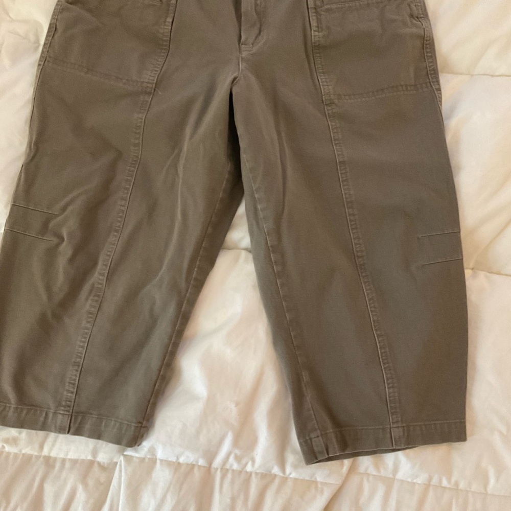 Coldwater Creek Olive Green Cargo Capri Pants